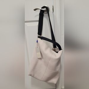 NWT Rothy's Pearl Merino Bucket Bag